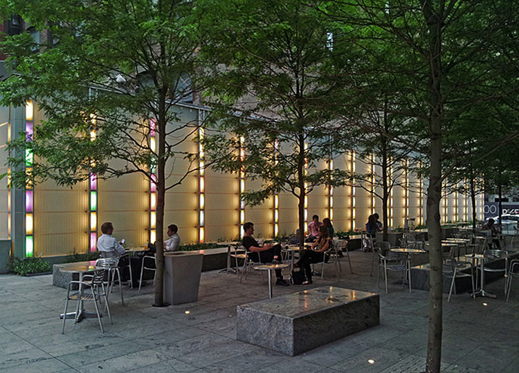 The 10,000 sq. ft. urban plaza features a reflecting pool, tree-lined promenade and an outdoor cafÃ©.  An internally lit 220ft long and 20 ft. high glass screen provides consistent 3 fc light level throughout the plaza.